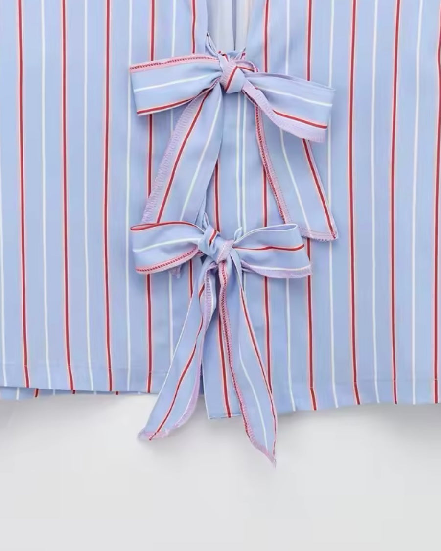 BLUSA A RAYAS CON MOÑOS